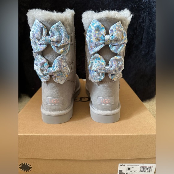 Sold- Ugg Bailey Bow - Picture 3 of 9